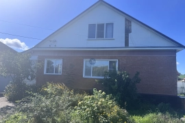 Дом возле реки