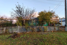 Продается доля дома в тихом районе поселка Грибановский. 

