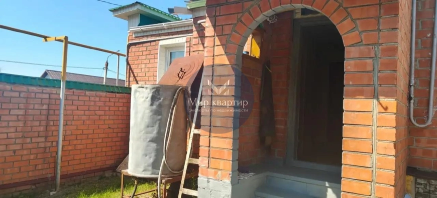 Продается пол дома .